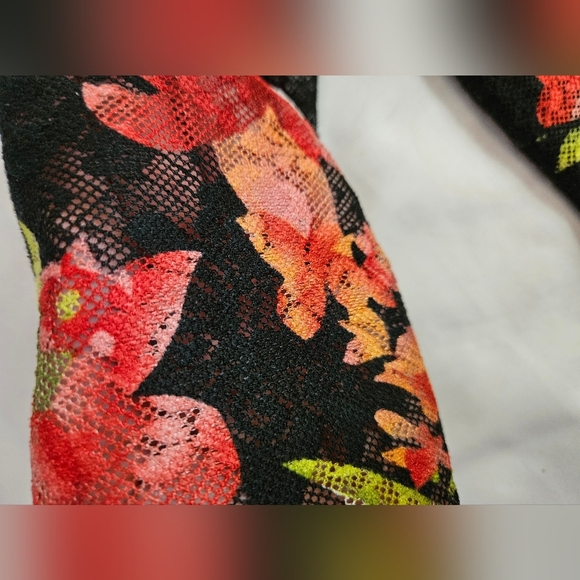 Rebecca Malone Womens Black W/ Red And Pink Floral 3/4 Sleeve Top Size Medium - Picture 3 of 10
